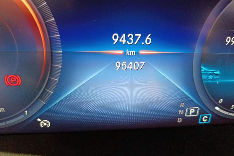 Used Mercedes-Benz GLC 2020 GLC 260 L 4MATIC Luxury Model Odometer Close Up