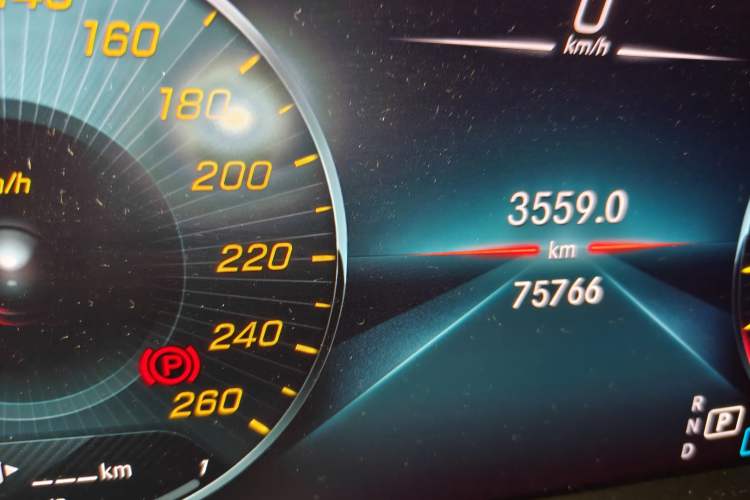 Used Mercedes-Benz GLC 2020 GLC 300 L 4MATIC Dynamic Edition Odometer Close Up
