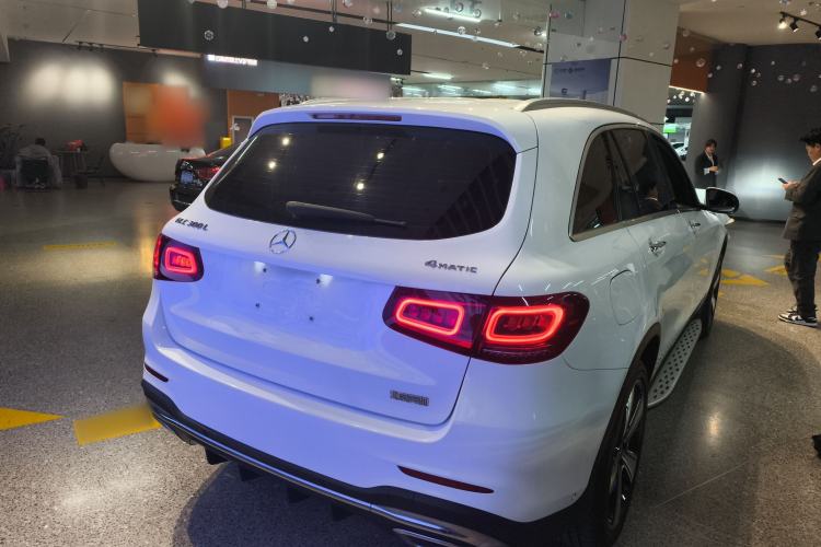 Used Mercedes-Benz GLC 2020 GLC 300 L 4MATIC Luxury Model Rear Right 45 Deg