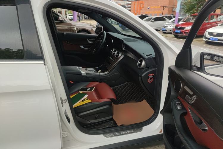 Used Mercedes-Benz GLC 2020 Facelift GLC 260 L 4MATIC Luxury Edition Right Front Seat