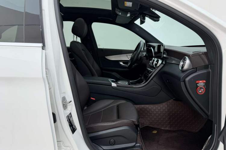 Used Mercedes-Benz GLC 2020 Facelifted GLC 260 L 4MATIC Dynamic Edition Right Front Seat