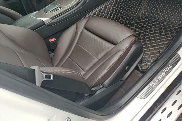 Used Mercedes-Benz GLC 2020 Facelift GLC 260 L 4MATIC Luxury Edition Right Front Seat