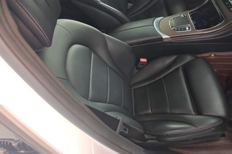 Used Mercedes-Benz GLC 2020 GLC 300 L 4MATIC Dynamic Edition Right Front Seat