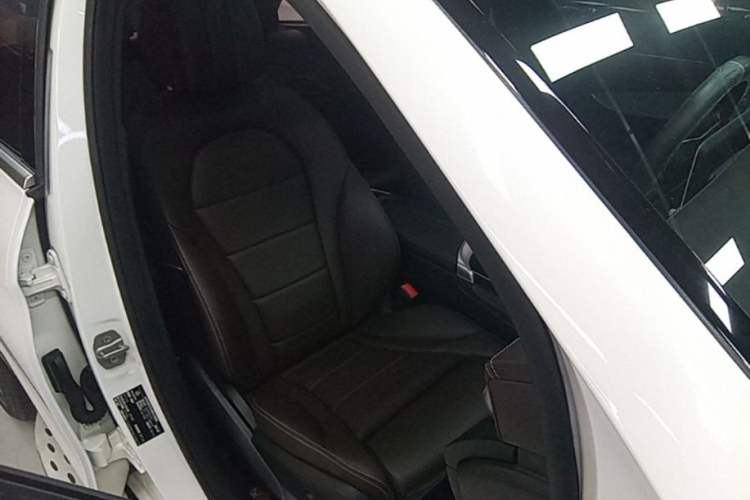 Used Mercedes-Benz GLC 2020 Facelift GLC 260 L 4MATIC Luxury Edition Right Front Seat