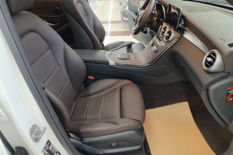 Used Mercedes-Benz GLC 2020 Facelift GLC 260 L 4MATIC Luxury Edition Right Front Seat