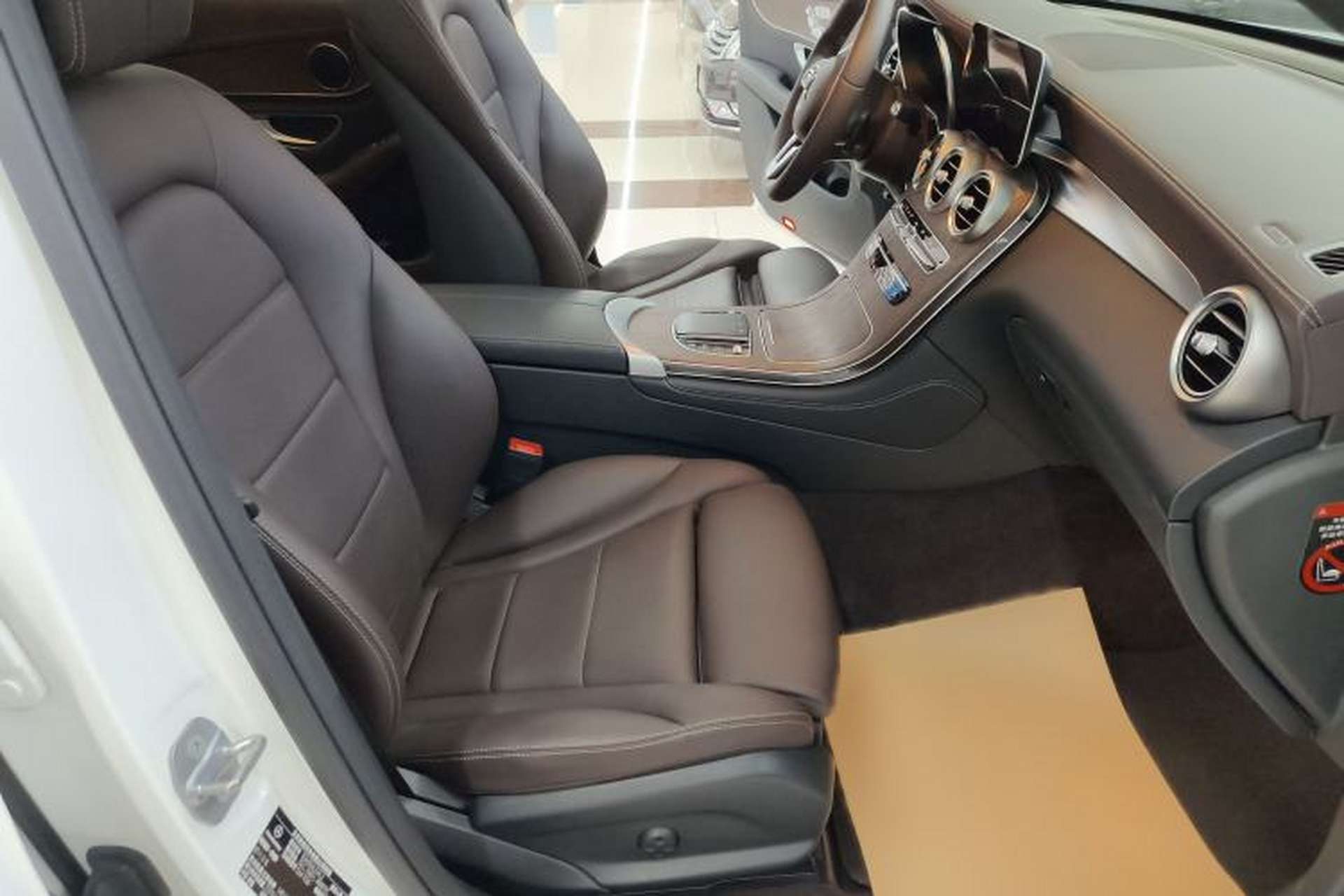 Used Mercedes-Benz GLC 2020 Facelift GLC 260 L 4MATIC Luxury Edition Right Front Seat