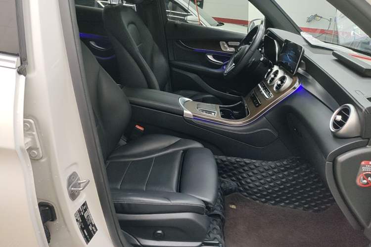 Used Mercedes-Benz GLC 2020 GLC 300 L 4MATIC Dynamic Edition Right Front Seat