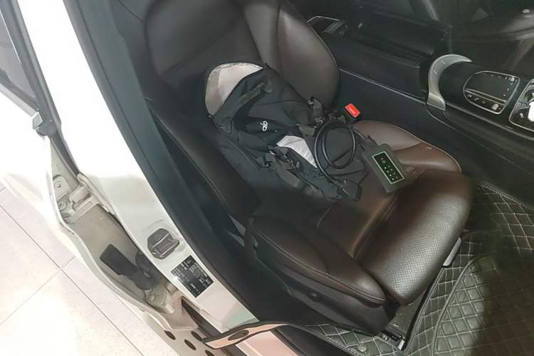 Used Mercedes-Benz GLC 2020 Facelifted GLC 260 L 4MATIC Dynamic Edition Right Front Seat