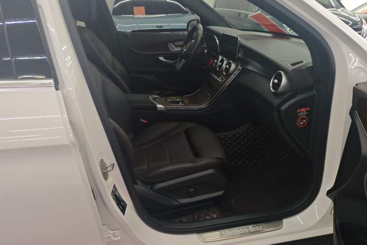 Used Mercedes-Benz GLC 2020 GLC 300 L 4MATIC Dynamic Edition Right Front Seat