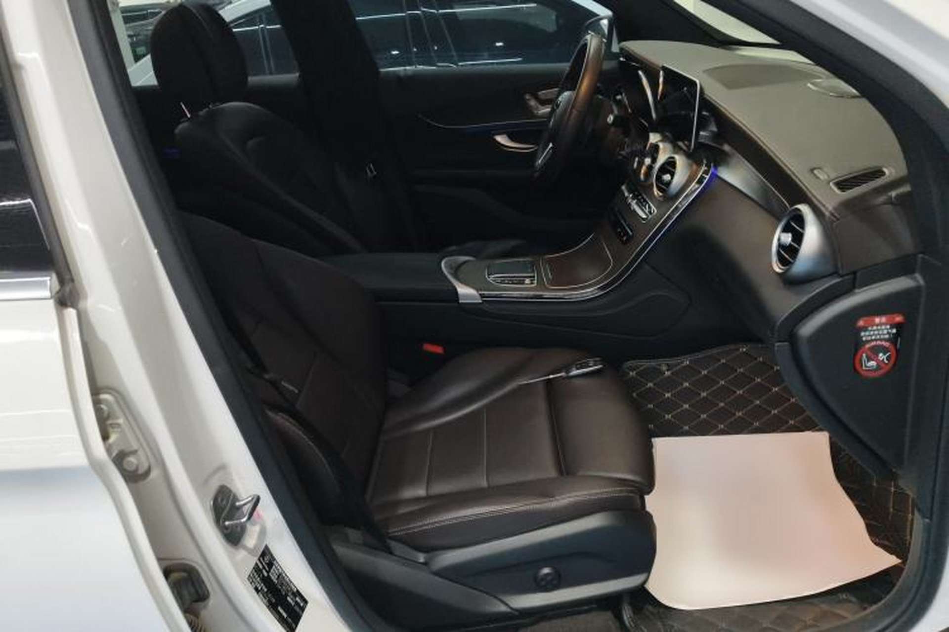 Used Mercedes-Benz GLC 2020 Facelift GLC 260 L 4MATIC Luxury Edition Right Front Seat