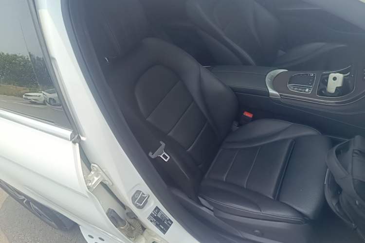Used Mercedes-Benz GLC 2020 Facelift GLC 260 L 4MATIC Luxury Edition Right Front Seat