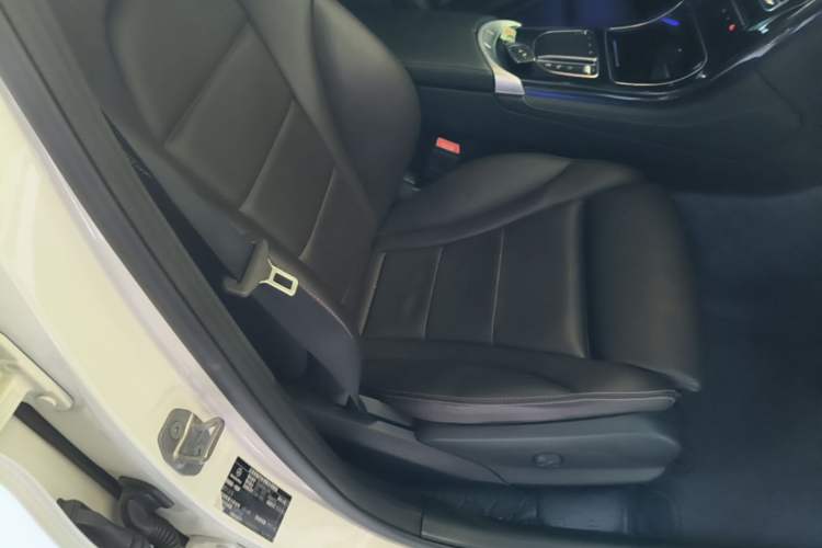 Used Mercedes-Benz GLC 2020 Facelifted GLC 260 L 4MATIC Dynamic Edition Right Front Seat