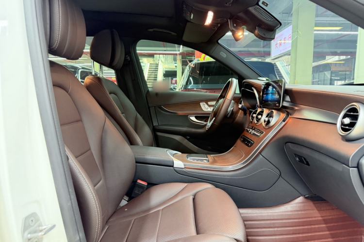 Used Mercedes-Benz GLC 2020 Facelifted GLC 300 L 4MATIC Luxury Edition Right Front Seat