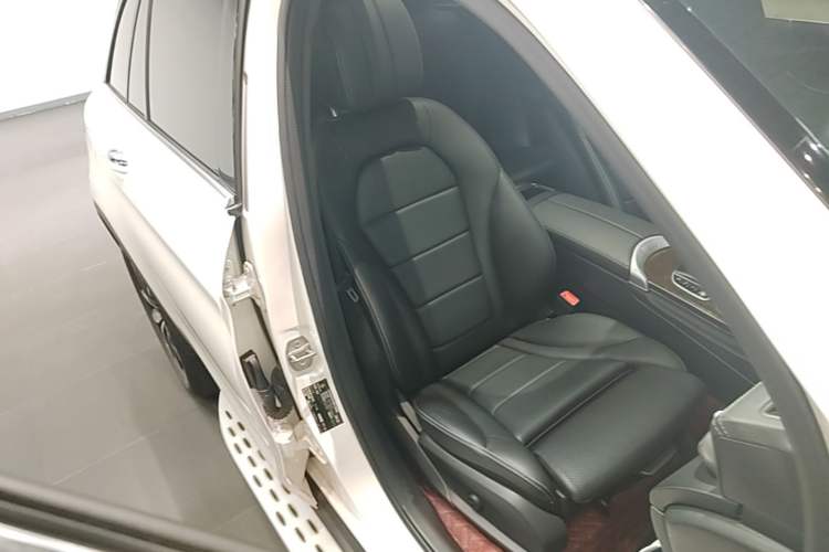 Used Mercedes-Benz GLC 2020 Facelift GLC 300 L 4MATIC Dynamic Edition Right Front Seat