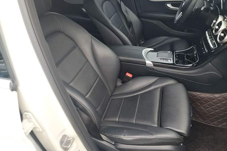 Used Mercedes-Benz GLC 2020 Facelifted GLC 260 L 4MATIC Dynamic Edition Right Front Seat