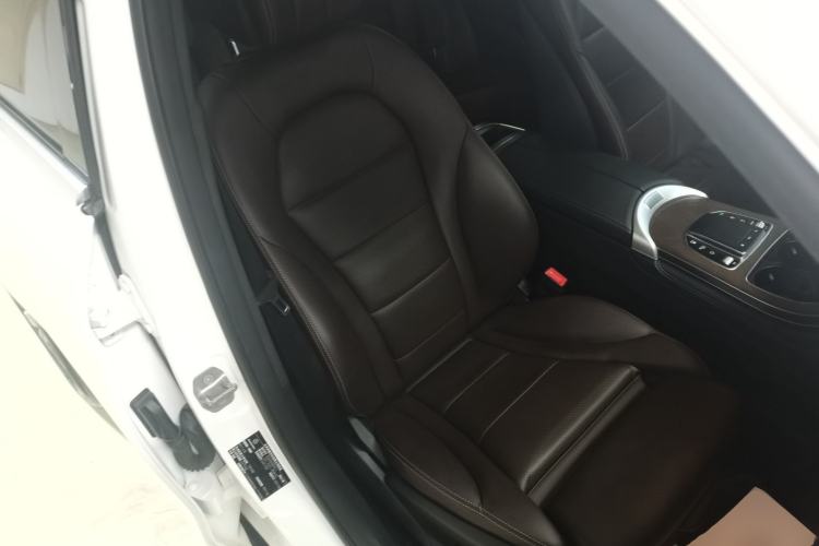 Used Mercedes-Benz GLC 2020 Facelift GLC 260 L 4MATIC Luxury Edition Right Front Seat