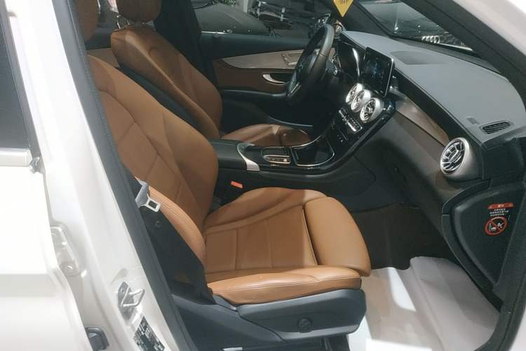 Used Mercedes-Benz GLC 2020 Facelifted GLC 260 L 4MATIC Dynamic Edition Right Front Seat