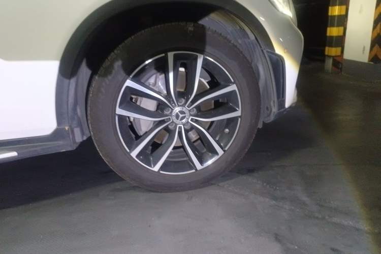 Used Mercedes-Benz GLC 2020 Facelift GLC 260 L 4MATIC Luxury Edition Right Front Wheel Hub