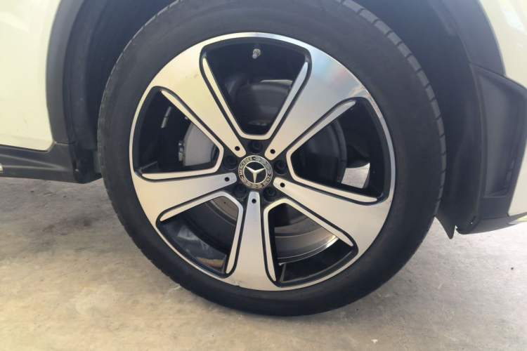 Used Mercedes-Benz GLC 2020 GLC 300 L 4MATIC Luxury Model Right Front Wheel Hub