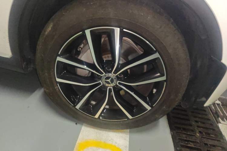 Used Mercedes-Benz GLC 2020 Facelift GLC 260 L 4MATIC Luxury Edition Right Front Wheel Hub