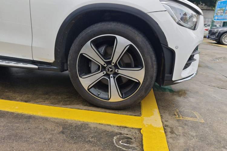 Used Mercedes-Benz GLC 2020 GLC 300 L 4MATIC Luxury Model Right Front Wheel Hub