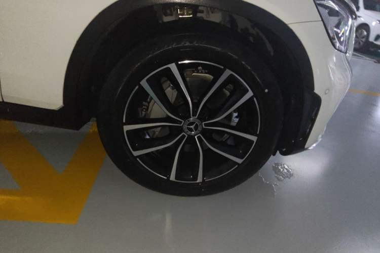 Used Mercedes-Benz GLC 2020 Facelift GLC 260 L 4MATIC Luxury Edition Right Front Wheel Hub