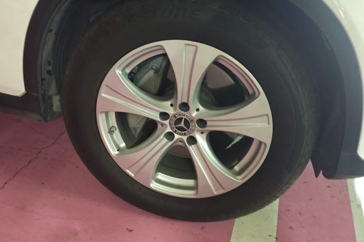 Used Mercedes-Benz GLC 2020 Facelifted GLC 260 L 4MATIC Dynamic Edition Right Front Wheel Hub