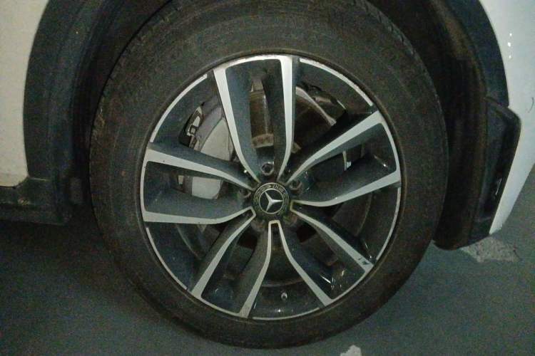 Used Mercedes-Benz GLC 2020 Facelift GLC 260 L 4MATIC Luxury Edition Right Front Wheel Hub