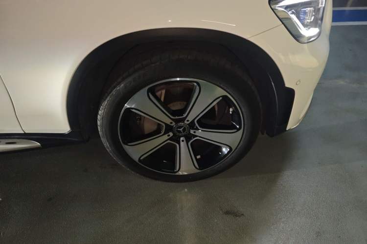Used Mercedes-Benz GLC 2020 Facelifted GLC 300 L 4MATIC Luxury Edition Right Front Wheel Hub