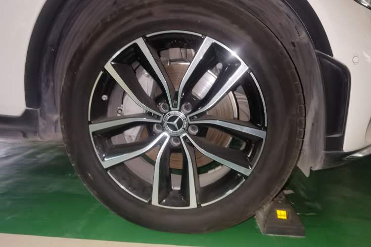 Used Mercedes-Benz GLC 2020 GLC 300 L 4MATIC Dynamic Edition Right Front Wheel Hub