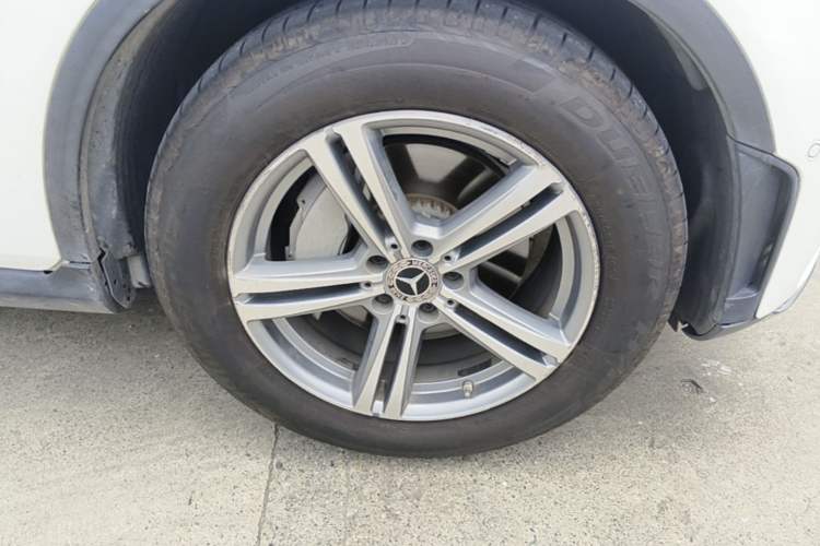 Used Mercedes-Benz GLC 2020 GLC 260 L 4MATIC Luxury Model Right Front Wheel Hub