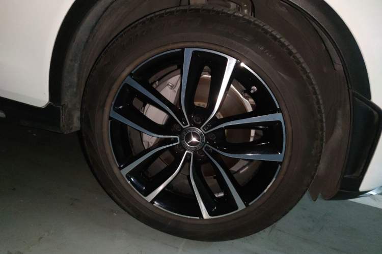 Used Mercedes-Benz GLC 2020 Facelift GLC 300 L 4MATIC Dynamic Edition Right Front Wheel Hub