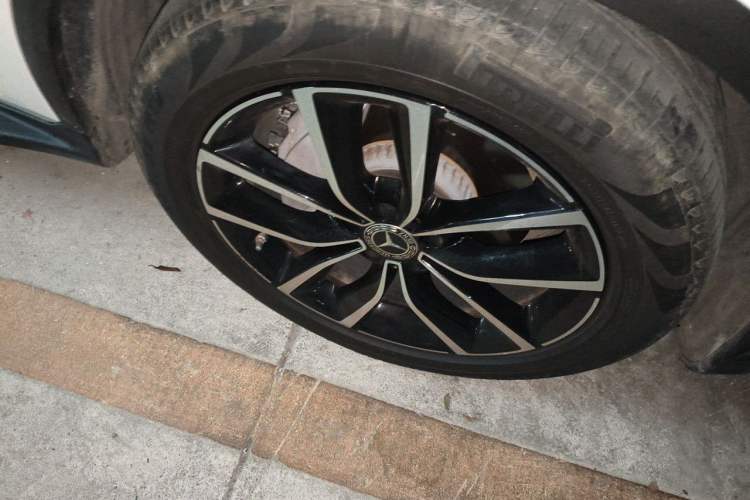 Used Mercedes-Benz GLC 2020 Facelift GLC 260 L 4MATIC Luxury Edition Right Front Wheel Hub