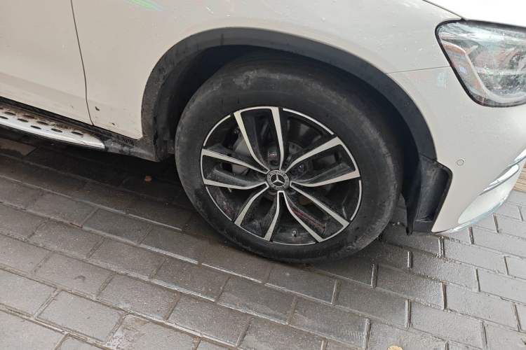 Used Mercedes-Benz GLC 2020 Facelift GLC 260 L 4MATIC Luxury Edition Right Front Wheel Hub