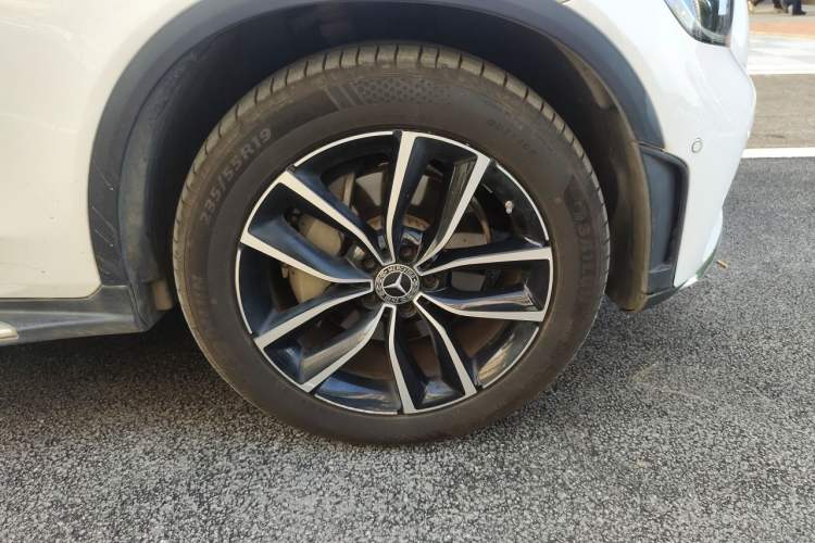 Used Mercedes-Benz GLC 2020 Facelift GLC 300 L 4MATIC Dynamic Edition Right Front Wheel Hub