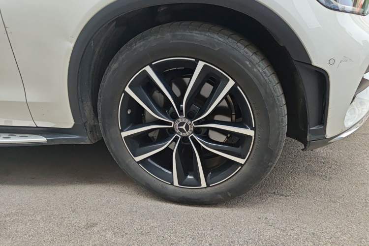 Used Mercedes-Benz GLC 2020 Facelift GLC 300 L 4MATIC Dynamic Edition Right Front Wheel Hub
