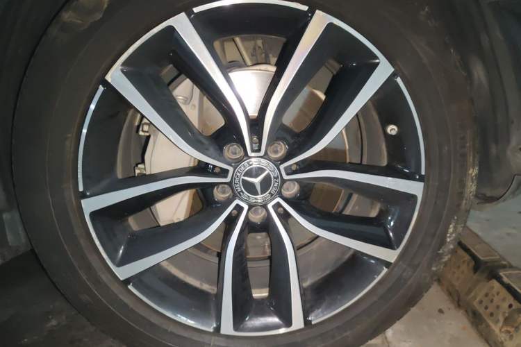 Used Mercedes-Benz GLC 2020 Facelift GLC 260 L 4MATIC Luxury Edition Right Front Wheel Hub