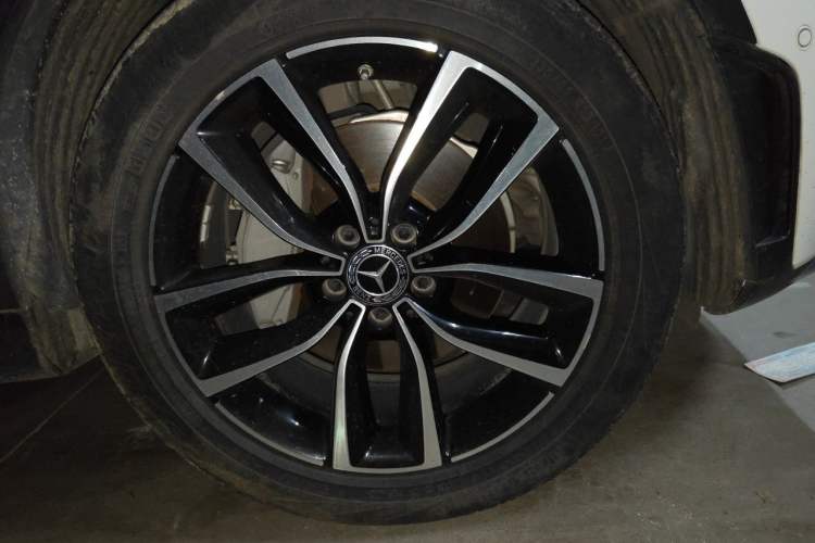 Used Mercedes-Benz GLC 2020 GLC 300 L 4MATIC Dynamic Edition Right Front Wheel Hub