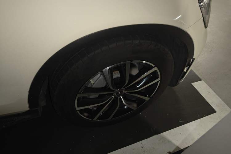 Used Mercedes-Benz GLC 2020 GLC 300 L 4MATIC Dynamic Edition Right Front Wheel Hub