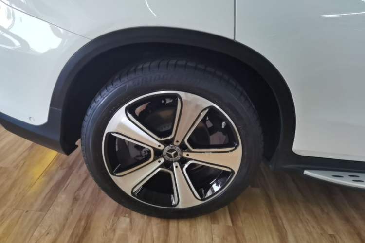 Used Mercedes-Benz GLC 2020 Facelifted GLC 300 L 4MATIC Luxury Edition Right Rear Wheel Hub