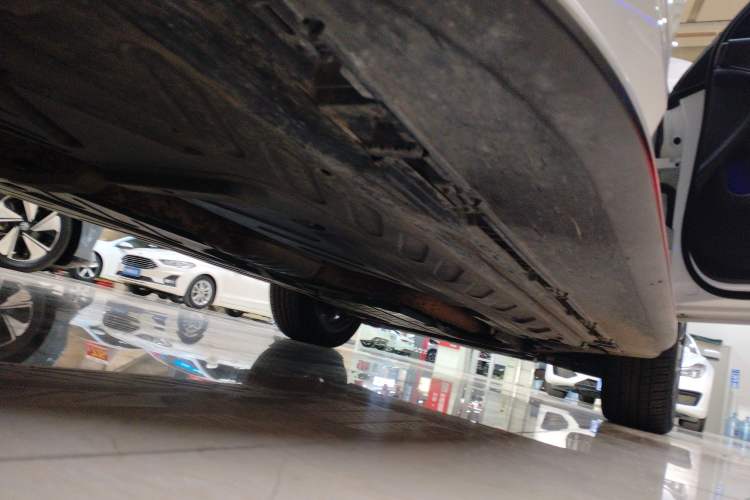 Used Mercedes-Benz GLC 2020 GLC 300 L 4MATIC Dynamic Edition Right Side Sill
