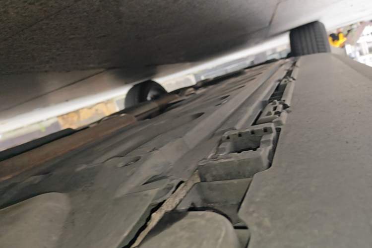 Used Mercedes-Benz GLC 2020 GLC 300 L 4MATIC Luxury Model Right Side Sill