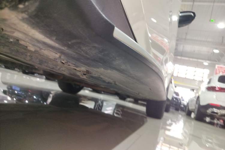 Used Mercedes-Benz GLC 2020 Facelift GLC 300 L 4MATIC Dynamic Edition Right Side Sill