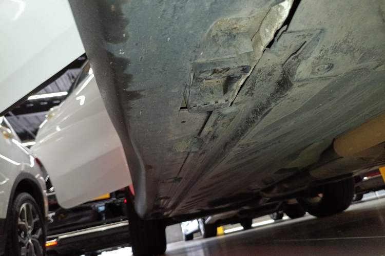 Used Mercedes-Benz GLC 2020 GLC 260 L 4MATIC Dynamic Model Right Side Sill