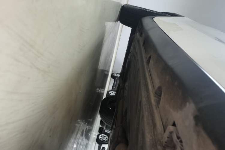 Used Mercedes-Benz GLC 2020 Facelift GLC 260 L 4MATIC Luxury Edition Right Side Sill