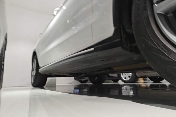 Used Mercedes-Benz GLC 2020 Facelifted GLC 260 L 4MATIC Dynamic Edition Right Side Sill