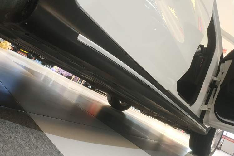 Used Mercedes-Benz GLC 2020 Facelifted GLC 260 L 4MATIC Dynamic Edition Right Side Sill