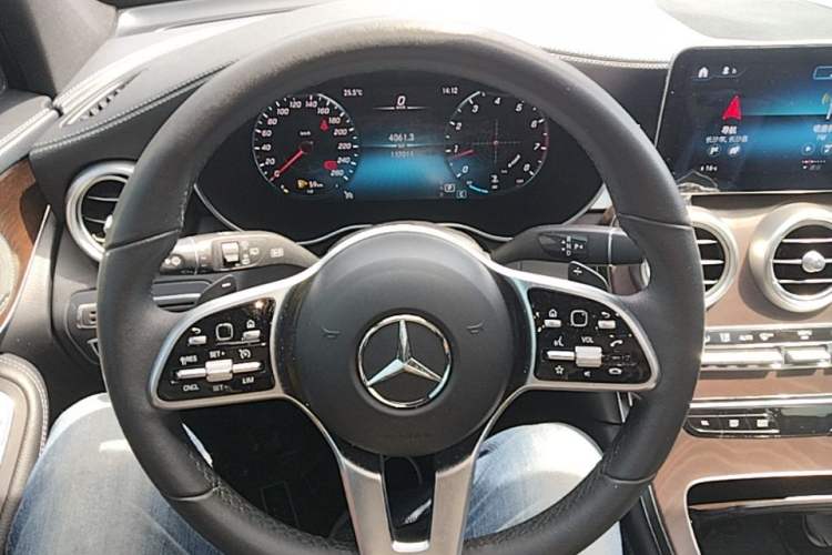 Used Mercedes-Benz GLC 2020 Facelift GLC 260 L 4MATIC Luxury Edition Steering Wheel