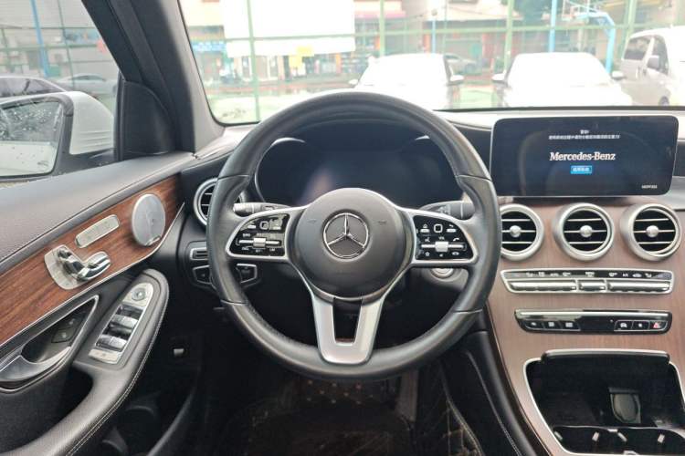 Used Mercedes-Benz GLC 2020 GLC 300 L 4MATIC Luxury Model Steering Wheel