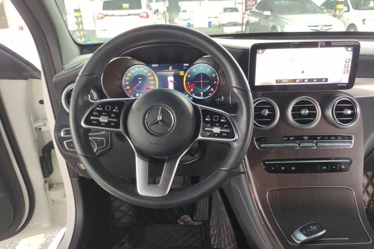 Used Mercedes-Benz GLC 2020 GLC 300 L 4MATIC Luxury Model Steering Wheel